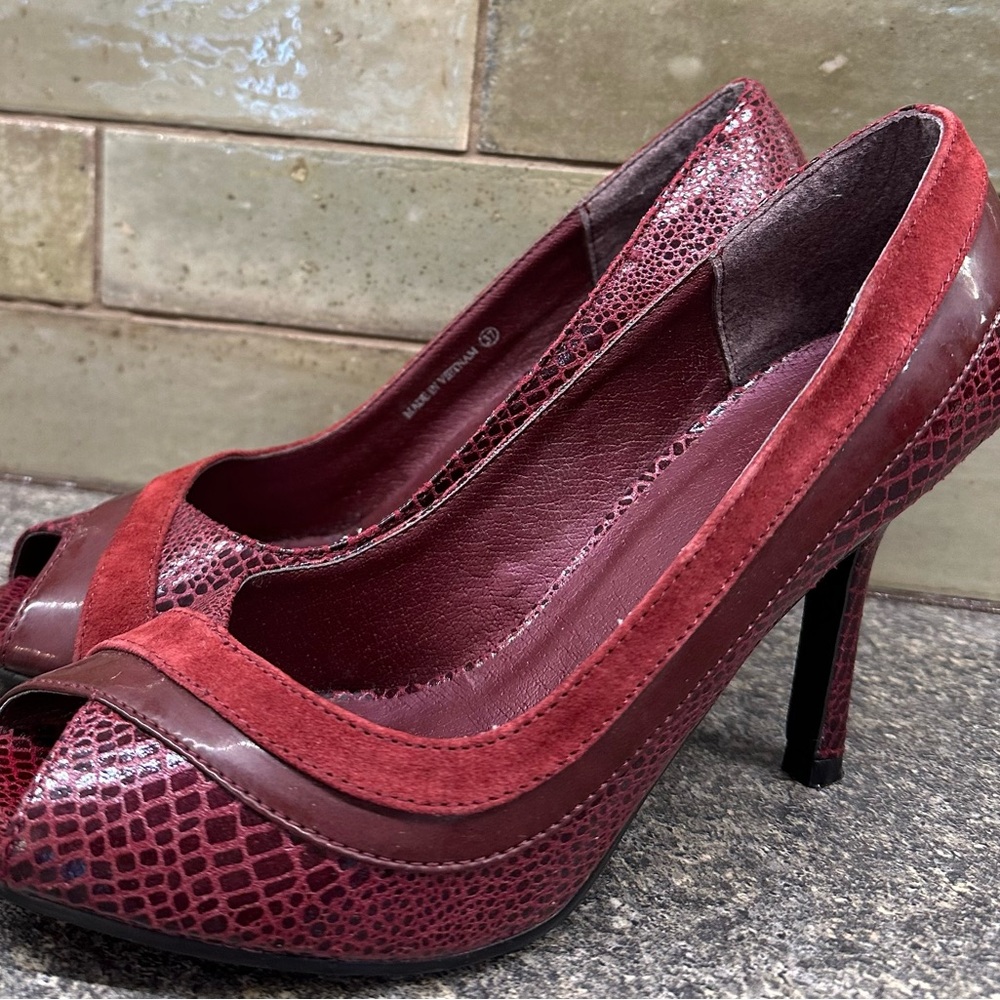 Women's Red Mixed-Material Peep-Toe High Heel Pump - Picture 13 of 14